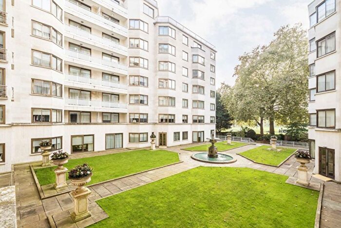3 Bedroom Flat To Rent In Arlington Street, Mayfair, SW1A