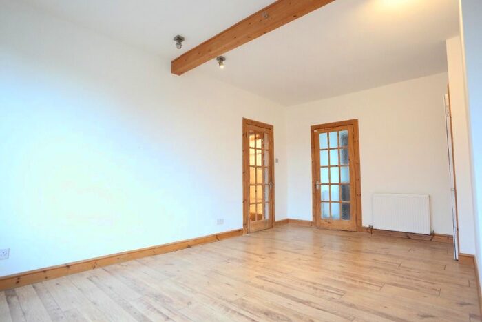 2 Bedroom Flat To Rent In Whitson Road, Balgreen, Edinburgh, EH11