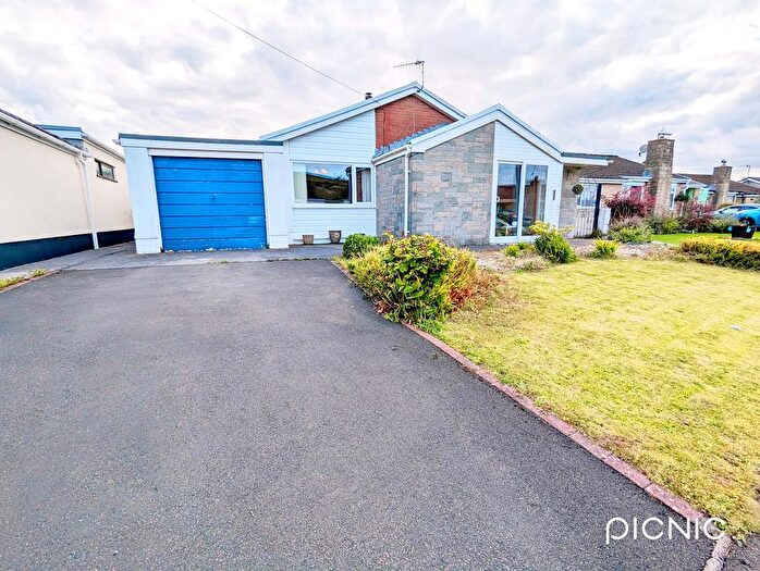 3 Bedroom Detached Bungalow For Sale In Glan Yr Ystrad, Ferryside, Carmarthen, Carmarthenshire., SA17