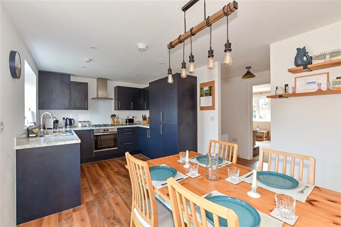 3 Bedroom Semi-Detached House For Sale In Butterfield Way, Ash, Kent, CT3