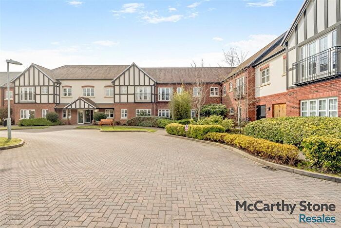 2 Bedroom Flat For Sale In Ravenshaw Court, Four Ashes Road, Bentley Heath, Solihull, B93
