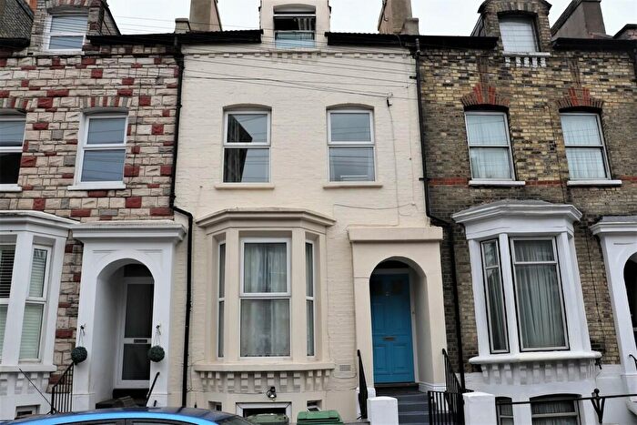 Apartment To Rent In Windermere Road, London, N19