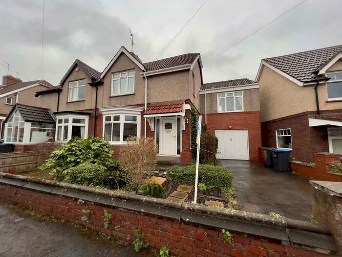 4 Bedroom Semi-Detached House To Rent In South Crescent, North End, DH1