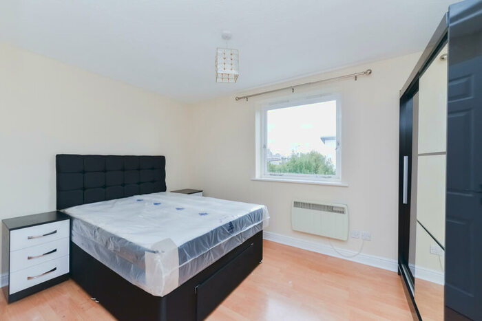 1 Bedroom Flat To Rent In Felixstowe Court, London, E16