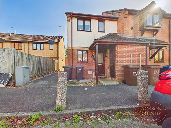 2 Bedroom End Of Terrace House To Rent In Woodpecker Way, East Hunsbury, NN4