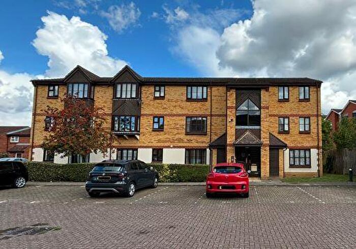 1 Bedroom Flat For Sale In Summerhill Way, Mitcham, Surrey, CR4