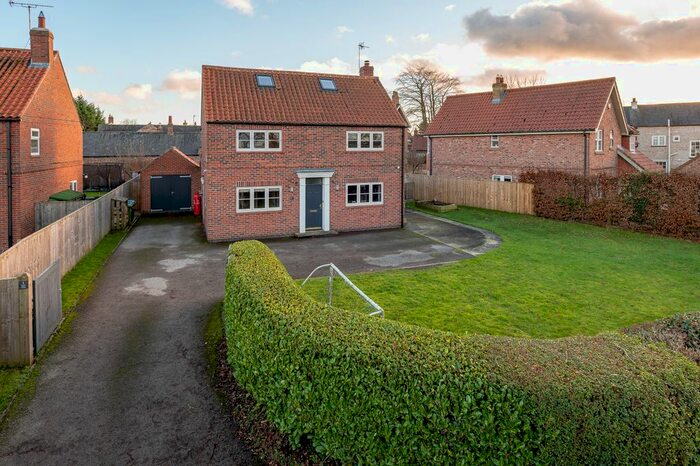 4 Bedroom Detached House For Sale In Moorlands Lane, Tollerton, York, YO61
