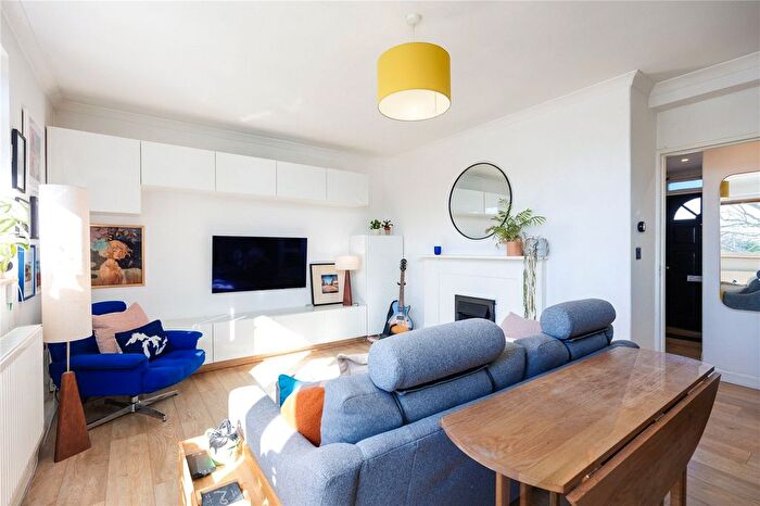 1 Bedroom Flat For Sale In Smithwood Close, London, SW19