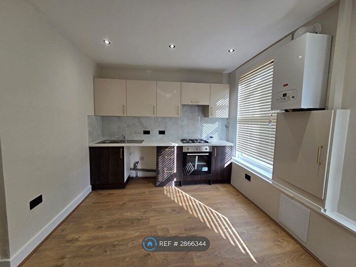 2 Bedroom Flat To Rent In Brooke Road, London, N16