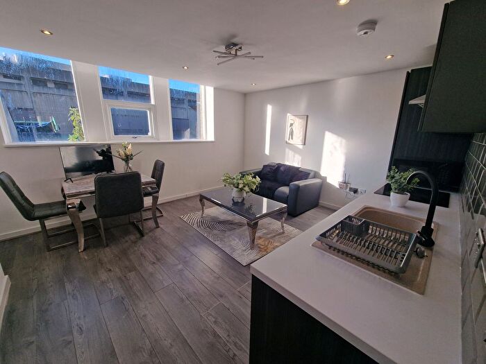 1 Bedroom Flat To Rent In Empire House, - Piccadilly, Bradford, West Yorkshire, BD1