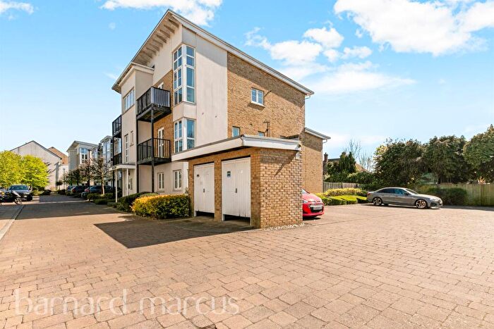 2 Bedroom Flat For Sale In Revere Way, Epsom, KT19