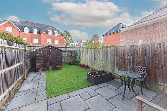 3 Bedroom End Of Terrace House For Sale In Jubilee Gardens, Tring, HP23