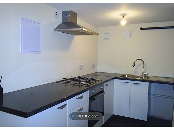1 Bedroom Terraced House To Rent In Bolton Lane, Bradford, BD2