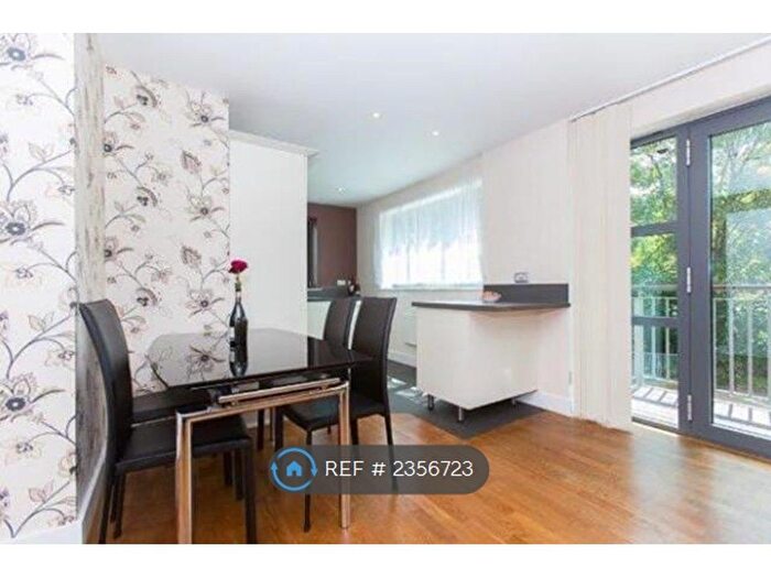 2 Bedroom Flat To Rent In Chapter Way, London, SW19
