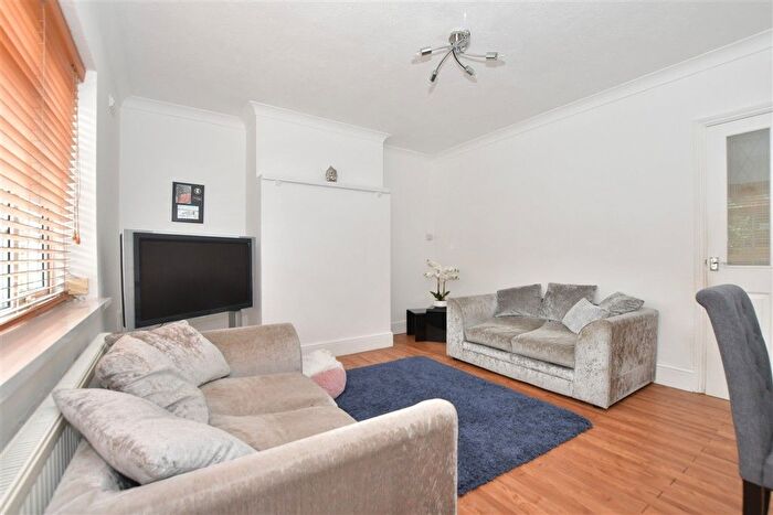 3 Bedroom Semi-detached House For Sale In Beachy Path, Tenterden, Kent, TN30