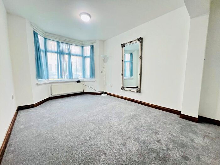 5 Bedroom Semi-Detached House To Rent In Bensham Lane, CR7