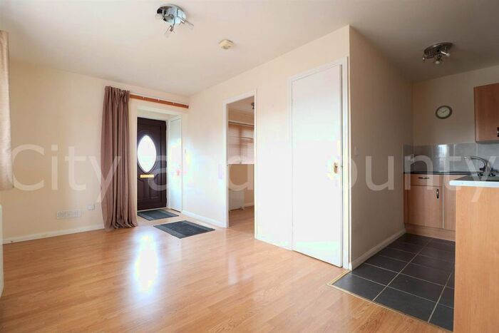 1 Bedroom Bungalow To Rent In Harlton Close, Stanground, Peterborough, PE2