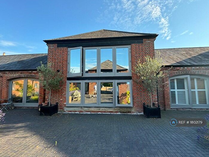 3 Bedroom Semi-Detached House To Rent In Seymour Mews, Horley, RH6
