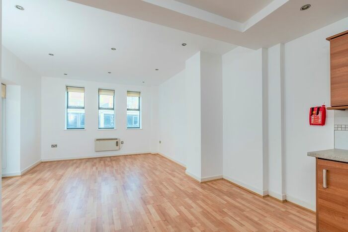 3 Bedroom Flat To Rent In Fieldgate Street, Liverpool Street, E1