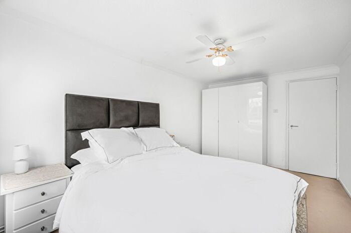 1 Bedroom Flat For Sale In Nightingale House, Thomas More Street, E1W