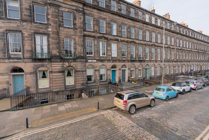 5 Bedroom Flat To Rent In East Claremont Street, New Town, Edinburgh, EH7