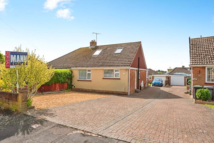 3 Bedroom Bungalow For Sale In Alten Road, Waterlooville, Hampshire, PO7