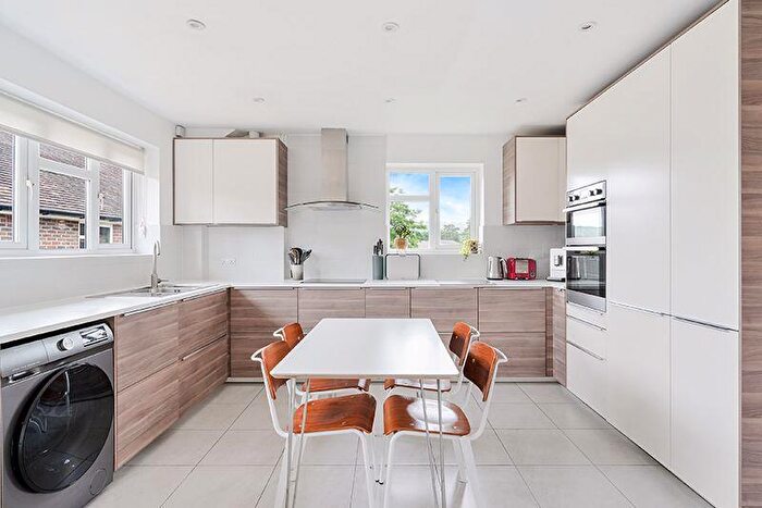 2 Bedroom Flat To Rent In Reigate Road, Reigate, RH2