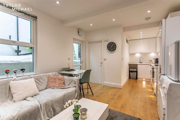 2 Bedroom Flat To Rent In Bear Road, Brighton, BN2