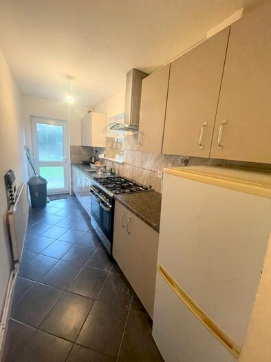 3 Bedroom House To Rent In Peveril Road, Beeston, Nottingham, NG9