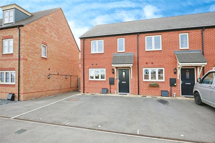 2 Bedroom End Of Terrace House For Sale In Bailey Road, Banbury, Oxfordshire, OX16