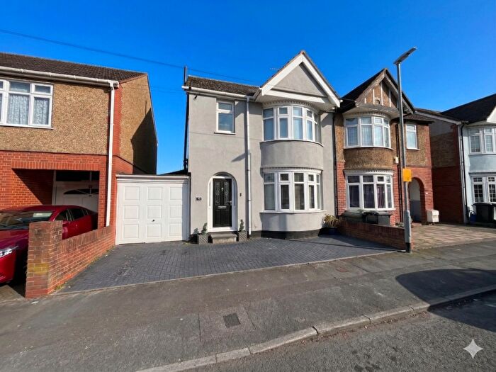 3 Bedroom Semi Detached House For Sale In Nunnery Lane, Luton, Bedfordshire, LU3