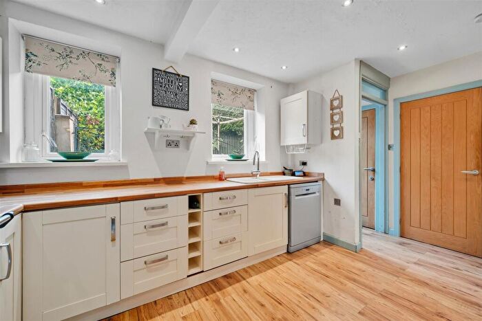 5 Bedroom Semi-Detached House For Sale In Whitecross Avenue, Tideswell, Buxton, SK17