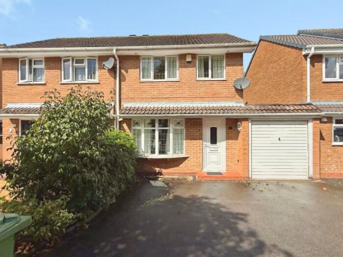 3 Bedroom Semi-Detached House For Sale In Thoresby, Tamworth, B79