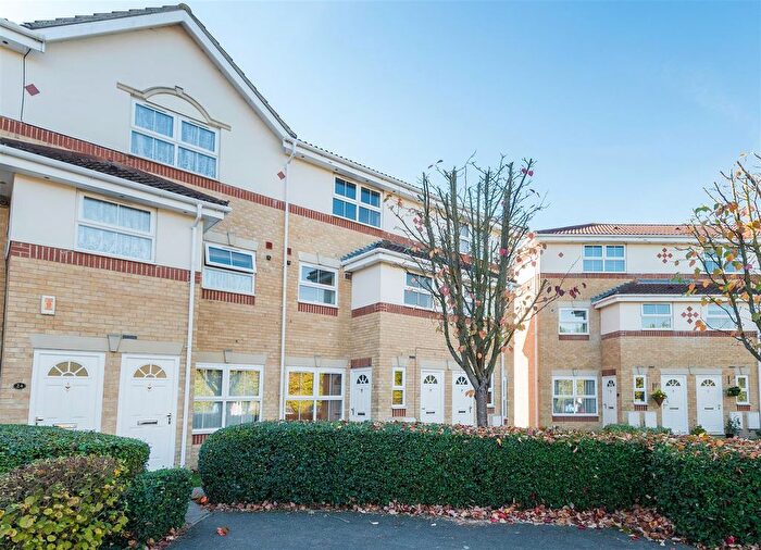 3 Bedroom Maisonette To Rent In Manor Court, Cippenham, Slough, SL1