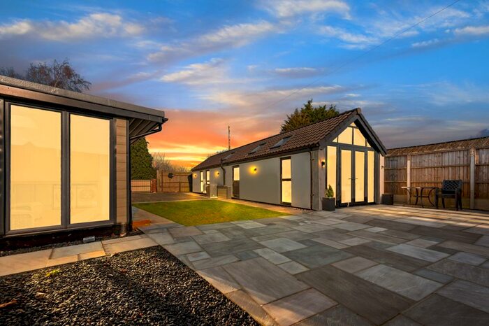 2 Bedroom Barn Conversion For Sale In Canister Lane, Gipsey Bridge, PE22