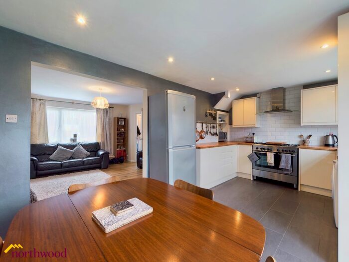 3 Bedroom Semi-Detached House To Rent In Whimbrel Way, Banbury, OX16