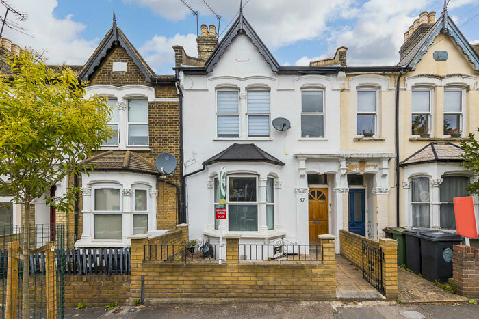 2 Bedroom Flat To Rent In Cairo Road, Walthamstow, E17