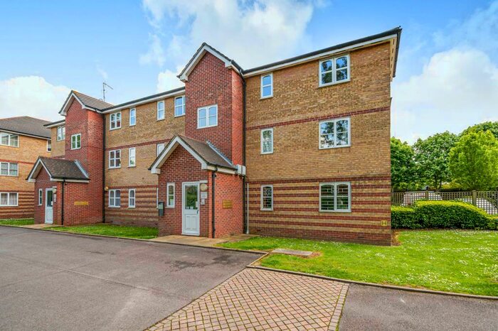 2 Bedroom Apartment To Rent In Lucas Gardens, London, N2