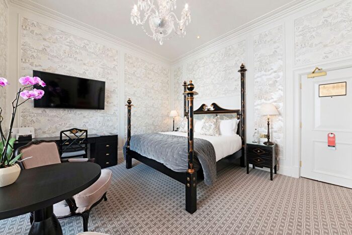 1 Bedroom Studio To Rent In Queen's Gate, London, SW7