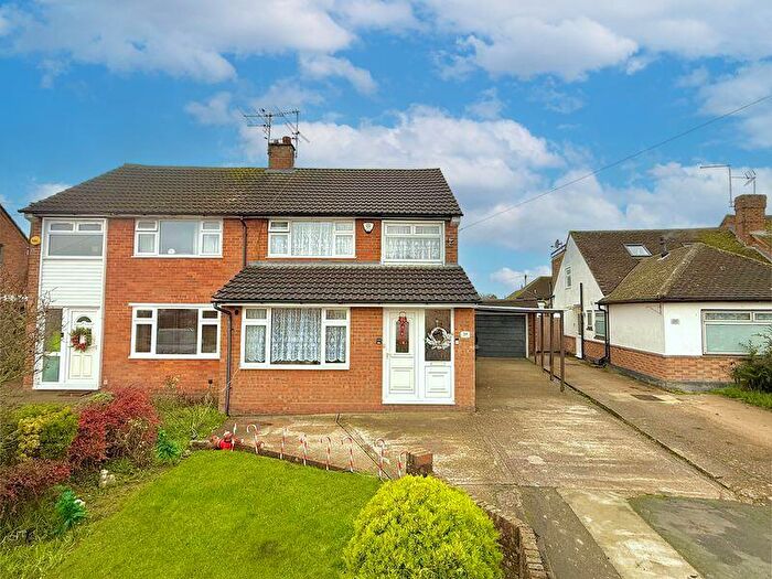 3 Bedroom Semi-Detached House For Sale In The Crescent, Caddington, LU1