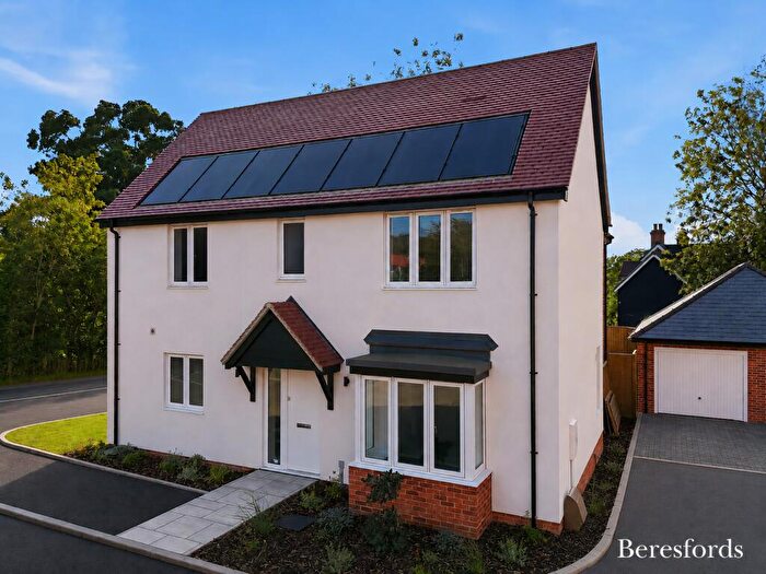 4 Bedroom Detached House For Sale In Mascalls Lane, Brentwood, CM14