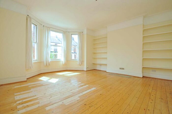 2 Bedroom Flat To Rent In Holmleigh Road, Stoke Newington, N16