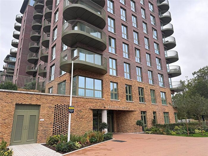 3 Bedroom Flat To Rent In Cairncross House, Kidbrook Village, London, SE3