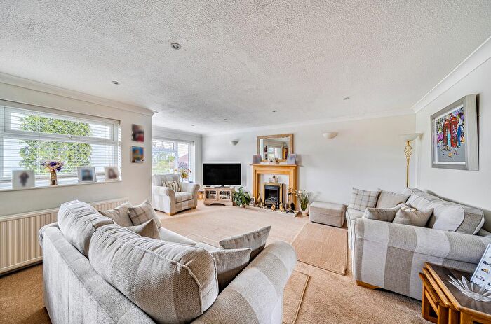 3 Bedroom Flat For Sale In Manor Road, High Barnet, EN5