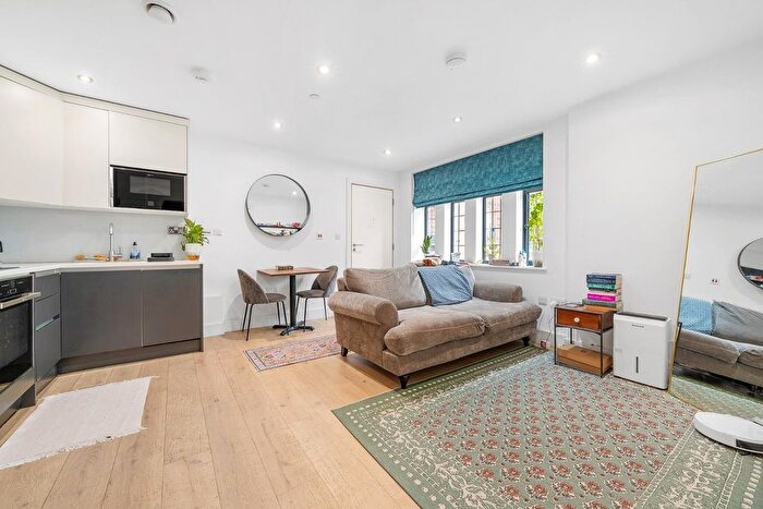 1 Bedroom Flat For Sale In Crescent Lane, SW4