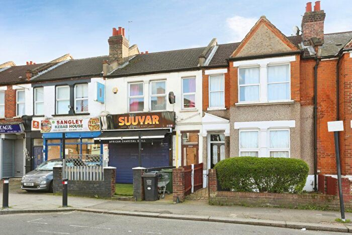 2 Bedroom Flat For Sale In Sangley Road, London, SE6