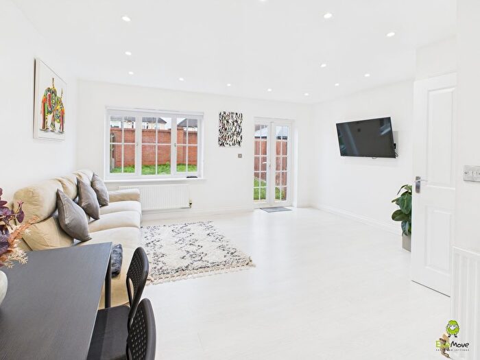 3 Bedroom Semi-Detached House To Rent In Paper Mill Lane, Dartford, DA1