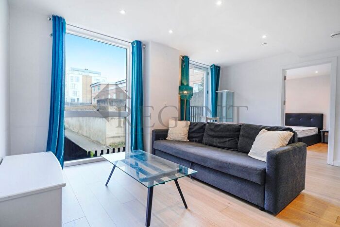 1 Bedroom Flat To Rent In Albion Court, Hammersmith, W6