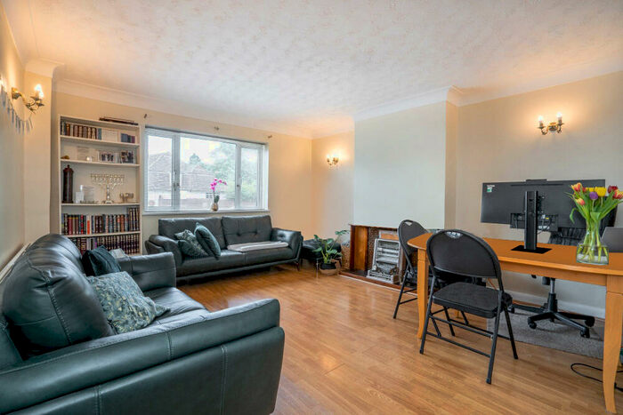 2 Bedroom Flat To Rent In Stonegrove, Edgware, HA8