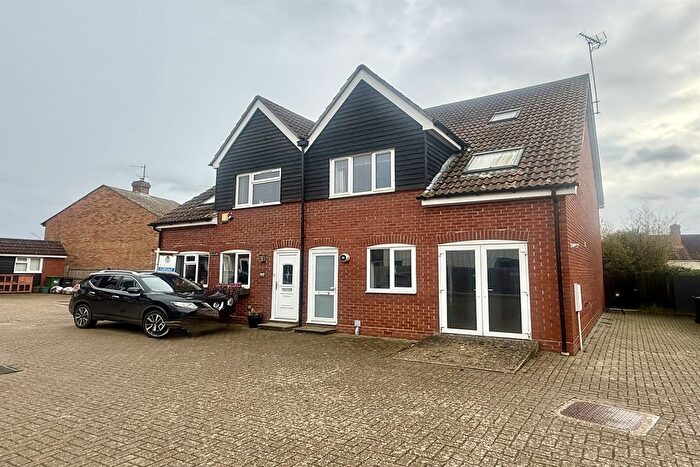 4 Bedroom Semi Detached House To Rent In Priors Way, Coggeshall, Colchester, CO6